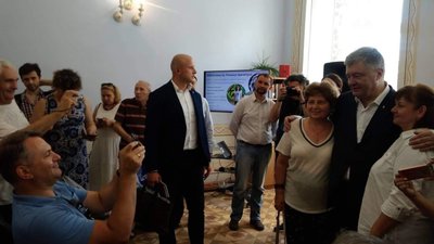 Петро Порошенко у Львові відвідав День народження Героїв Небесної Сотні (ФОТО)