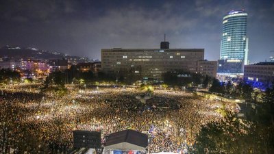В Словаччині масові протести, вимагають відставки Фіцо