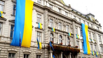 У День Прапора будівлю Львівської ОДА прикрасять синьо-жовтими стягами