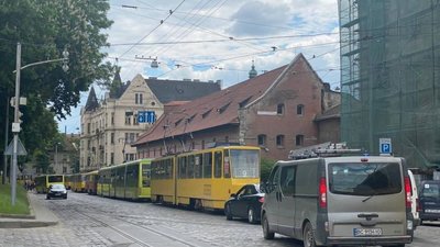 У центрі Львова зупинився рух транспорту (ФОТО)