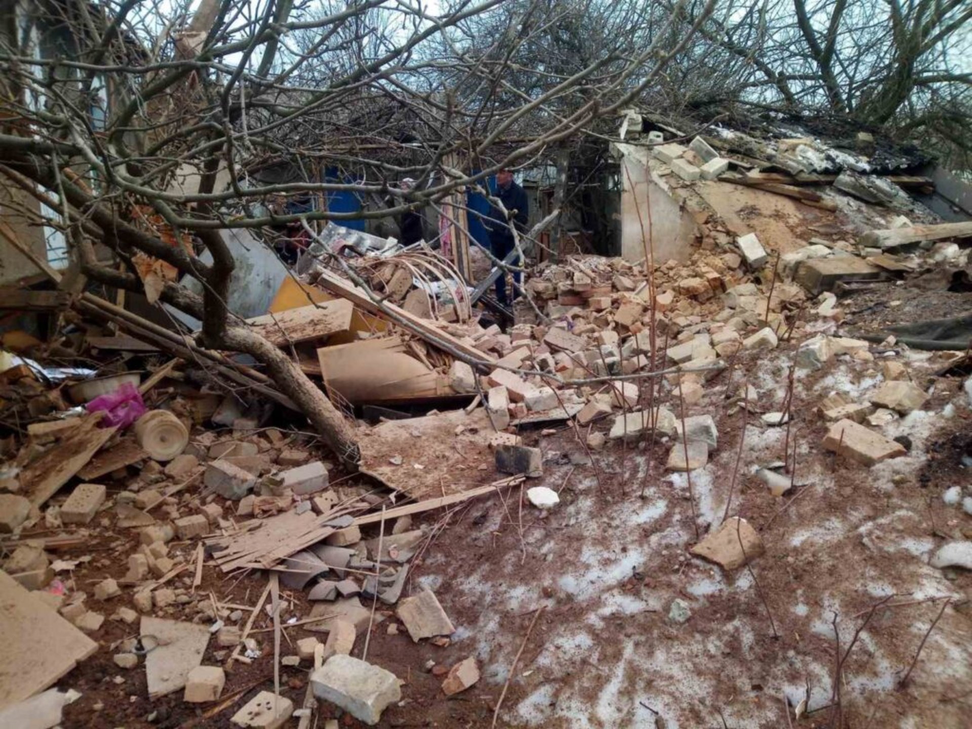 На Луганщині снаряд окупантів влучив у двір ліцею