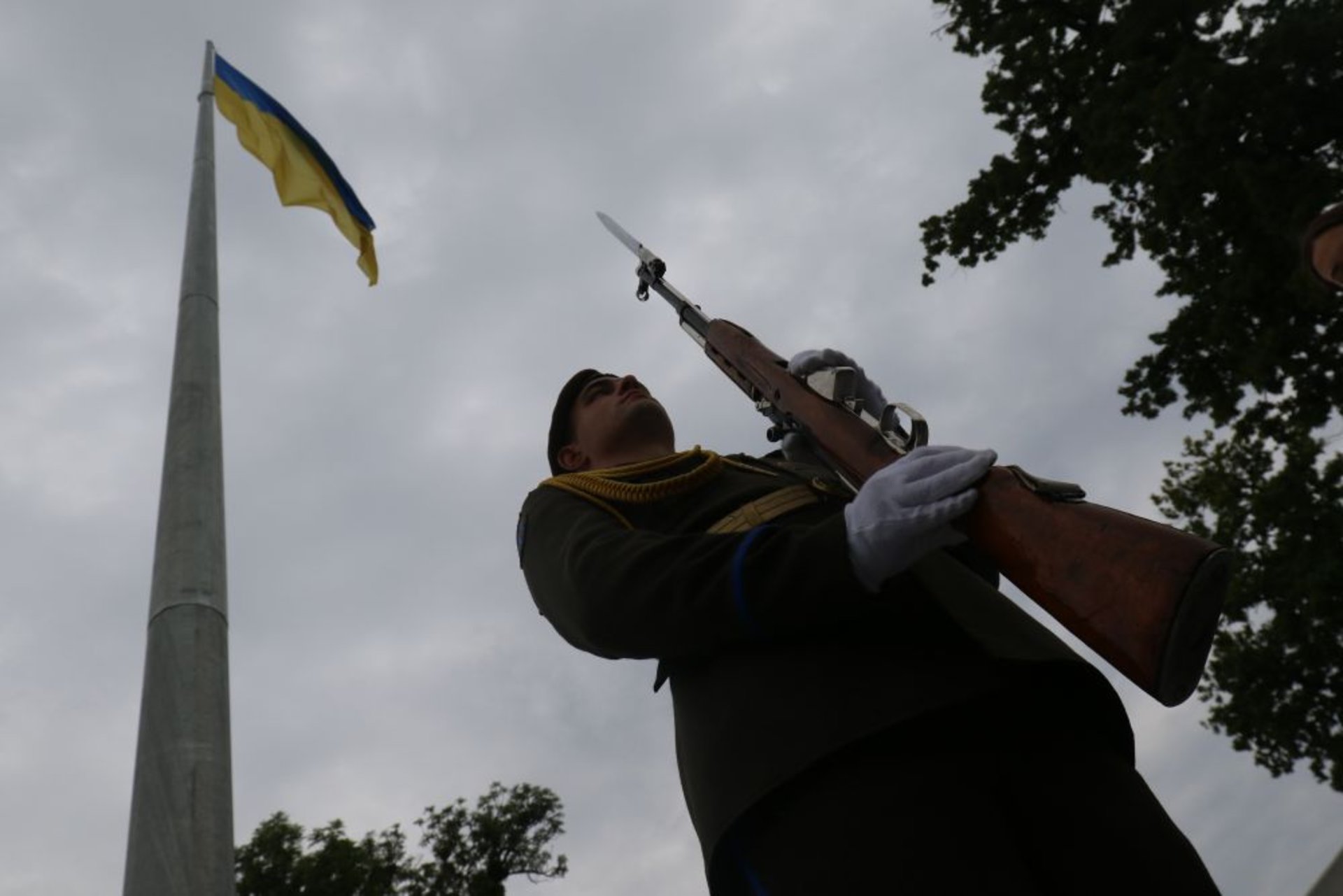 У Львові на найбільшому флагштоку за 12 млн грн урочисто підняли прапор України, фото ЛМР