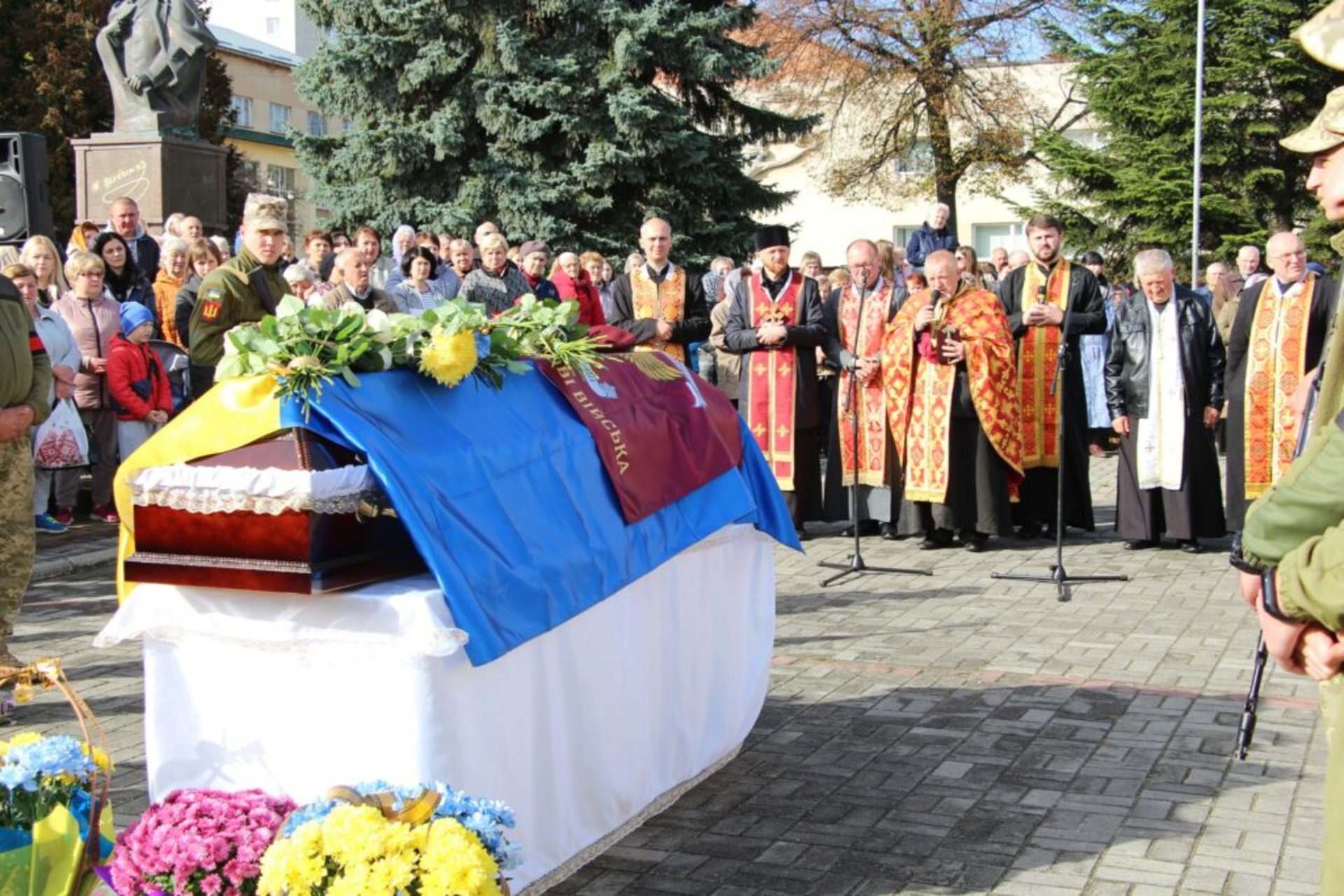 Дрогобиччина прощається з загиблим Героєм Володимиром Марком