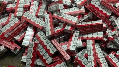На Львівщині у вантажівці виявили 7 тисяч пачок контрафактних сигарет (ФОТО)