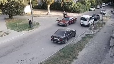 У Львові дитина на самокаті вилетіла під колеса іномарки (ВІДЕО)