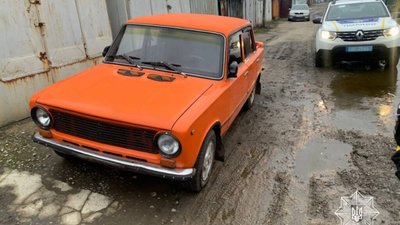 Львівські патрульні розшукали автомобіль, який викрали невідомі в ніч на неділю
