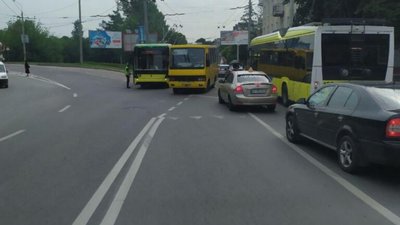 У Львові тролейбуси спричинили тягучки (ФОТО)