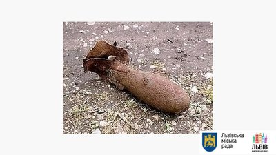 Небезпечна знахідка в парку: на Погулянці виявили артснаряд