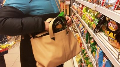 На Львівщині жінка обікрала магазин 