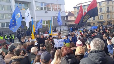 Думай нарешті, мать твою: у Львові звернулись до Зеленського (ВІДЕО)