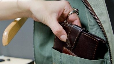 У центрі Львова ромка обікрала туриста