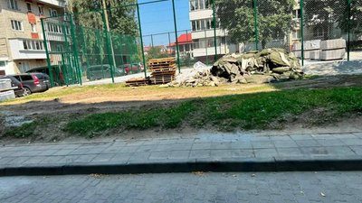 У Львові замість укриття ремонтують дитячий майданчик