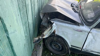 На Самбірщині нетверезий водій «Жигулів» в’їхав у будинок (ФОТО)
