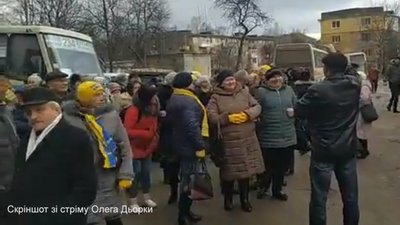 У Дрогобичі на зустріч з Тимошенко звозили  людей десятками автобусів