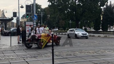 У центрі Львова помітили машину часу