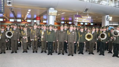 У аеропорті "Львів" військові музиканти вшанували пам`ять захисників України (ФОТО)