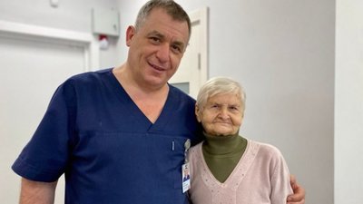 Львівські лікарі прооперували жінку з рідкісною патологією та повернули їй змогу жити без болю