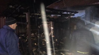 У Стрийському районі згоріла дерев’яна господарська будівля (ФОТО)