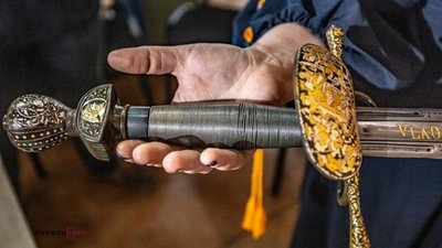 В Україну тимчасово привезуть меч гетьмана Сагайдачного, що зберігається у Кракові