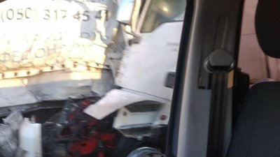 На Львівщині не розминулись дві вантажівки (ВІДЕО)