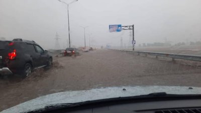 У Криму затопило трасу, яка веде до "кримського мосту" (ВІДЕО)