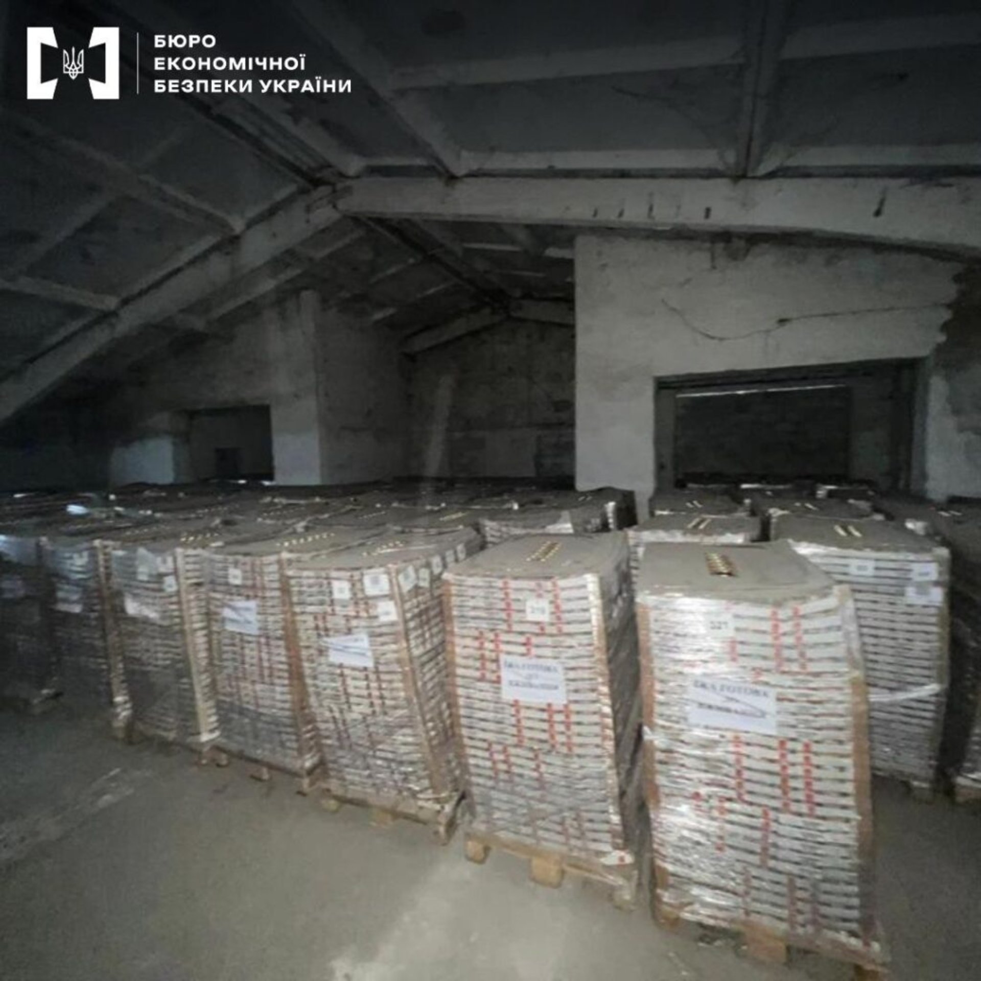 На Львівщині виявили склад гуманітарних товарів невідомого походження