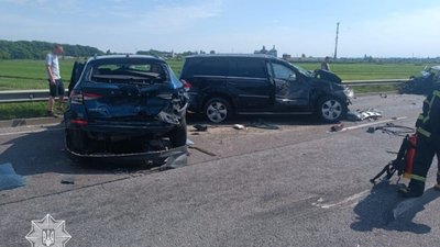 На Львівщині на трасі перекрили рух через ДТП (ФОТО)