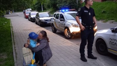 У Львові розшукали 3-річного хлопчика, який на самокаті від'їхав від мами майже на 2 кілометри (ФОТО)