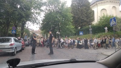 Вибори виборами, а хода за розкладом: у Львові знову перекрили рух (ФОТО)