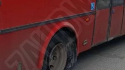 У Львові у маршрутці розірвало колесо (ВІДЕО)