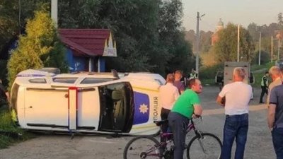 На Львівщині перекинувся автомобіль поліції (ФОТО)