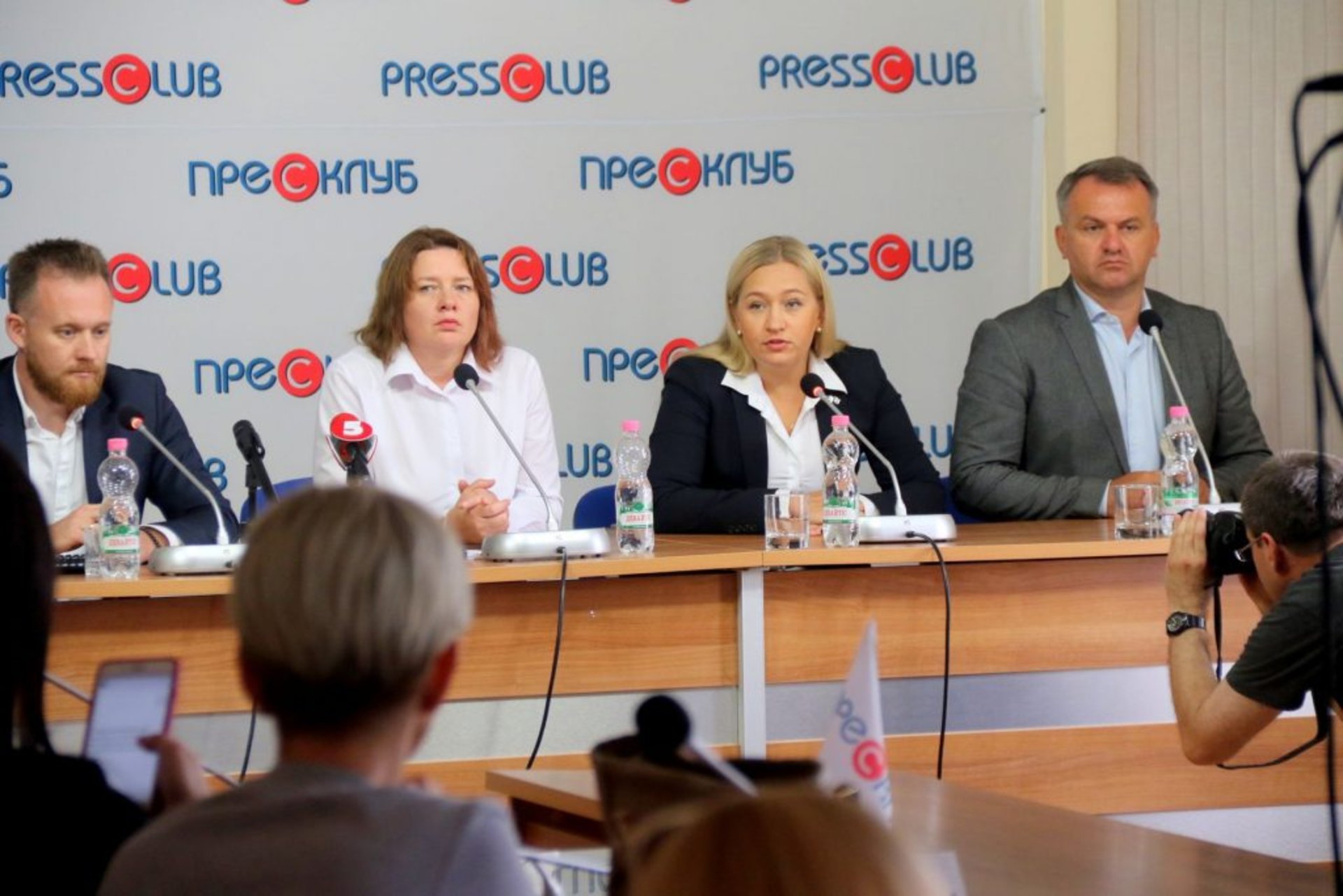 Дискусії: "Яких першочергових законопроектів очікує українське суспільство від новообраної Верховної Ради". Фото: 4studio.