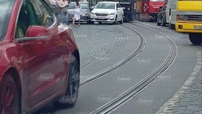 У Львові біля госпіталю не розминулись автомобілі (ФОТО)