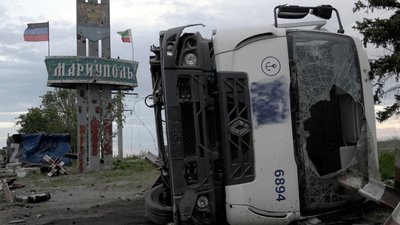 Приниження, знущання та страх: Андрющенко оприлюднив відео фільтрації та перевірки людей в Маріуполі