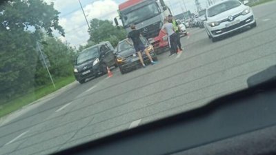 У Солонці автомобіль не розминувся із вантажівкою (ФОТО)