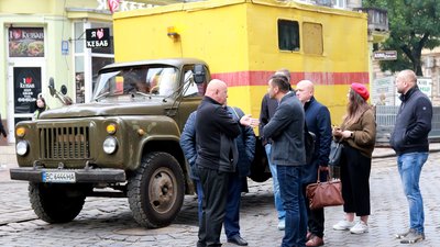 Садовий продовжує маніпулювати інформацією про ремонт вулиці Степана Бандери