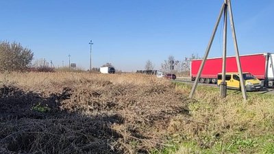 На Львівщині перекинулась вантажівка (ФОТО)
