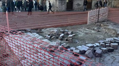 Садовий у час війни почав перекладати бруківку у центрі Львова (ФОТО)