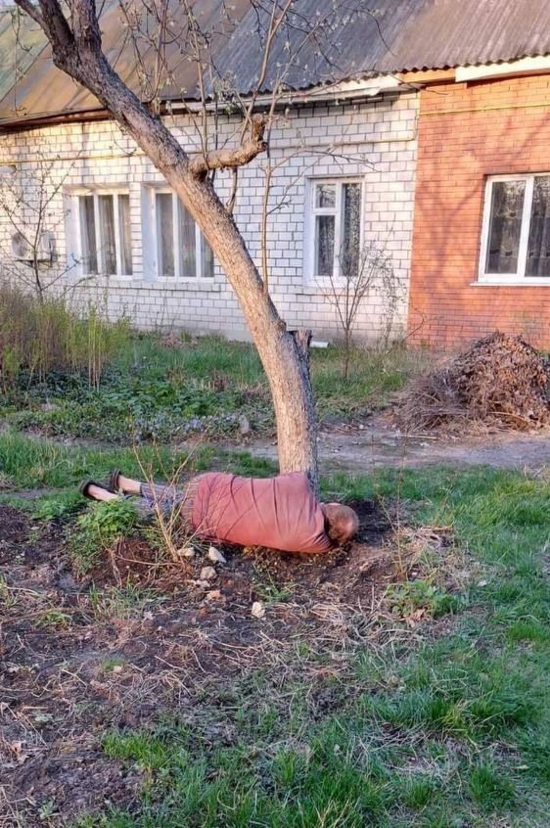 Тероборона у м.Буча виявила мародера, знешкодила його до приїзду поліції. Фото: Тероброна м.Буча