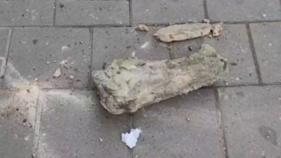 У центрі Львова шматки балкону падають на голову