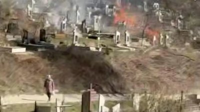 У Львові на кладовищі горіла суха трава