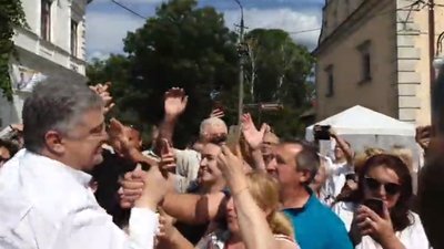 У Золочеві проходить зустріч із Петром Порошенком (ВІДЕО)