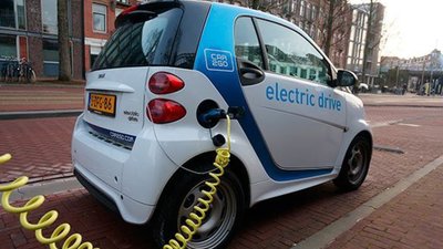 В Україні дешевшають електромобілі
