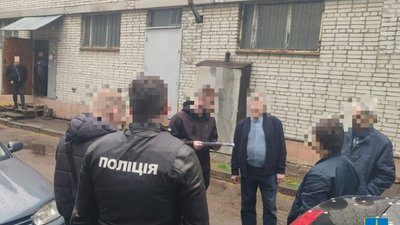 Посадовця одного з інститутів НАН викрито на неправомірній вигоді від підприємця