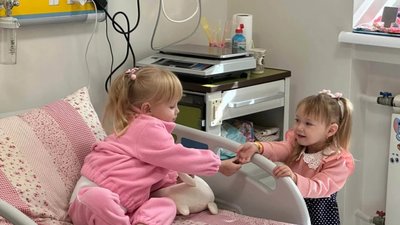 У Львові двом дівчаткам трансплантували нирки від одного донора
