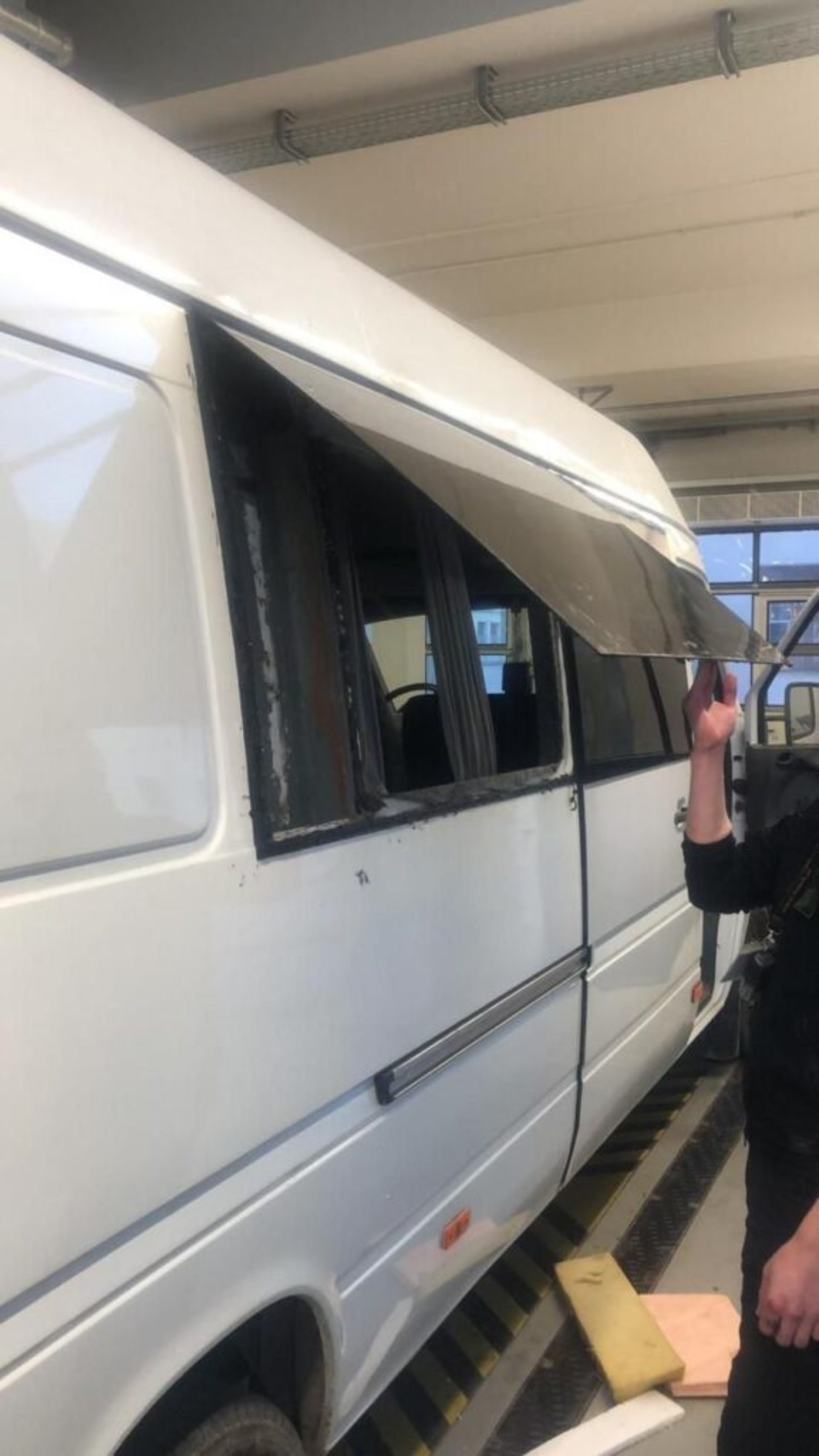 На кордоні з Польщею 19-річний чоловік втратив автомобіль через куриво