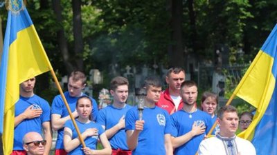 На Львівщині Свято Героїв розпочалось легкоатлетичною естафетою