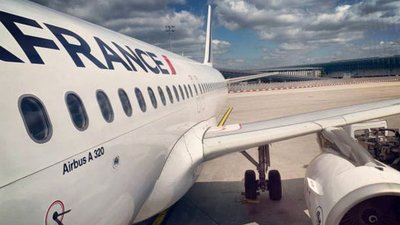 Літак Air France, який мав летіти в обхід Білорусі, не пустили до Москви (ВІДЕО)
