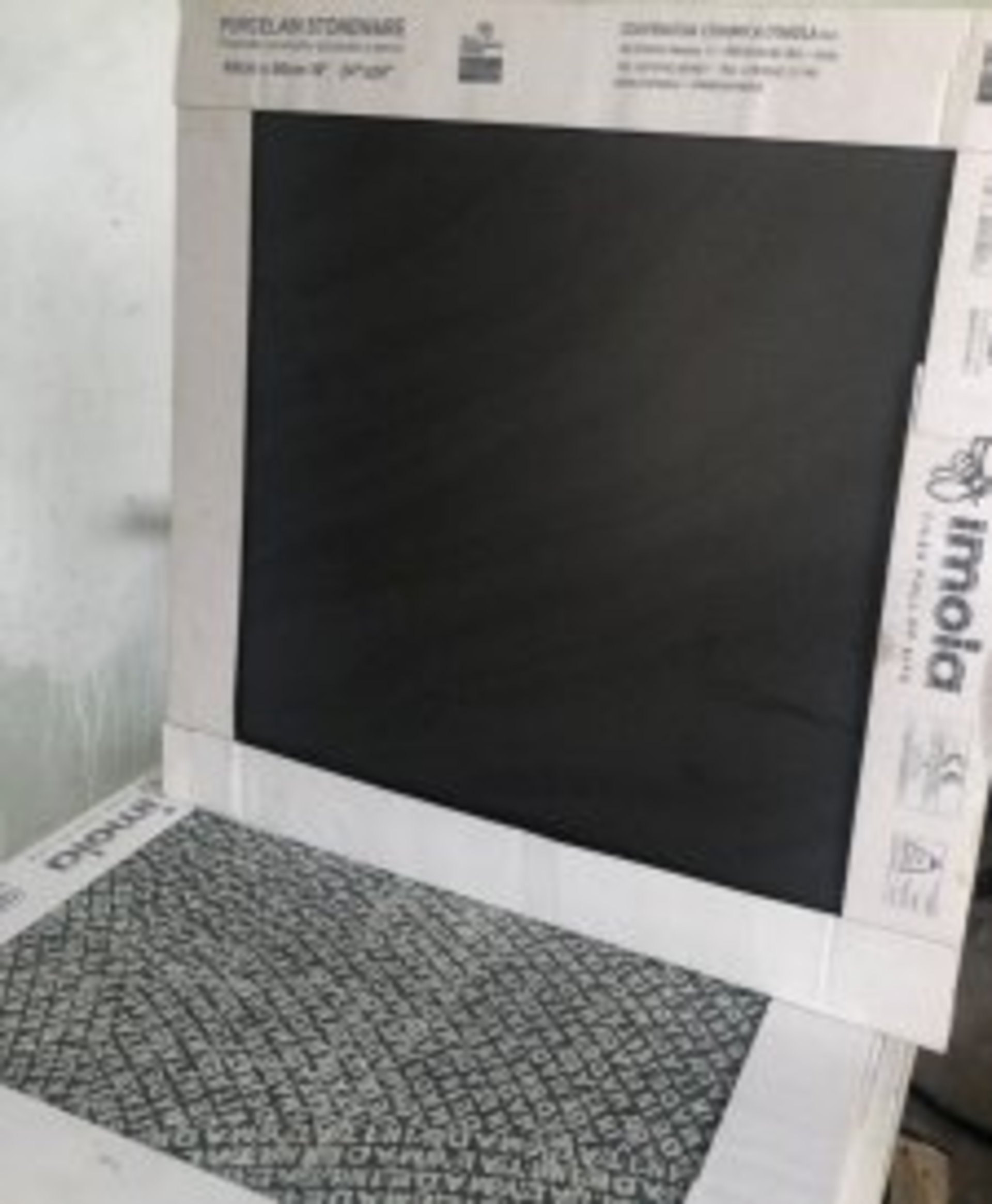 На кордоні з Польщею конфіскували 600 кг керамічної плитки