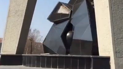 На Сихові почала обсипатися плитка з пам’ятника Героям і  жертвам Чорнобиля (ВІДЕО)